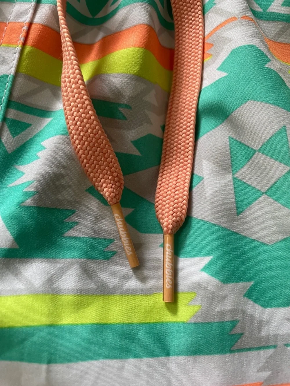 CHUBBIES The En Fuegos Classic Swim Trunks in Teal Geometric 5.5” Inseam Size M